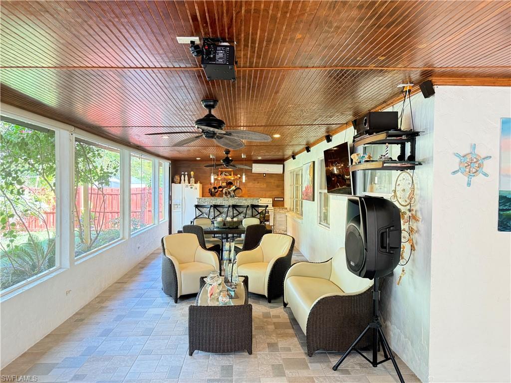 NAPLES SOUTH - Residential