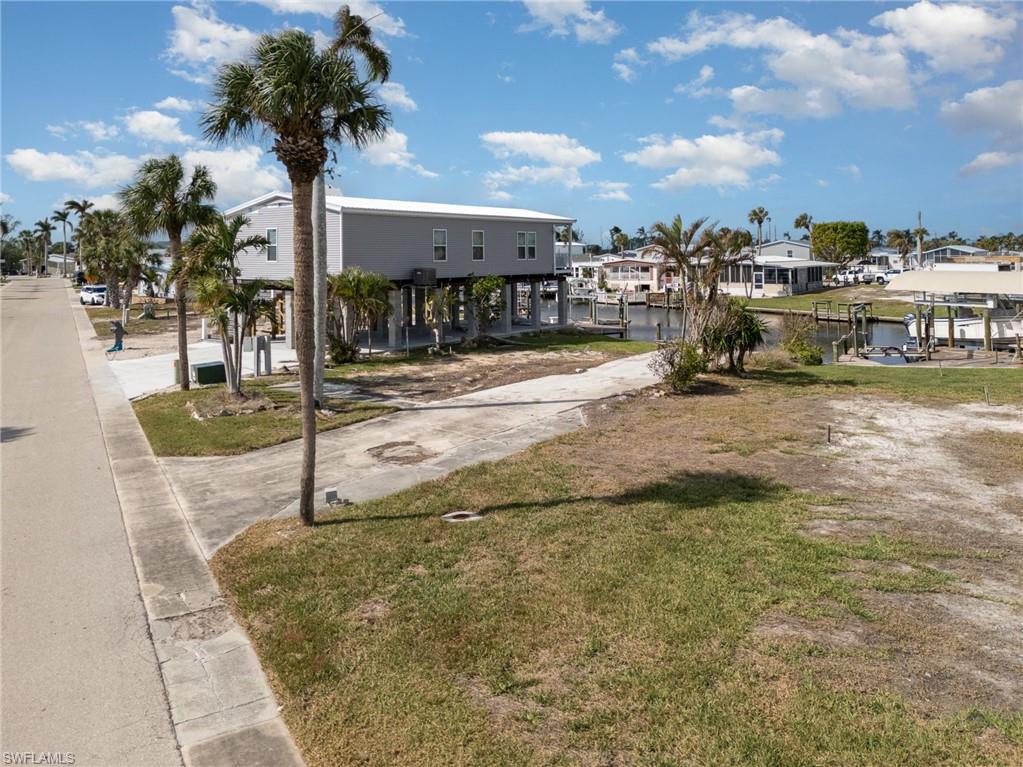 BAYSIDE ESTATES - Land