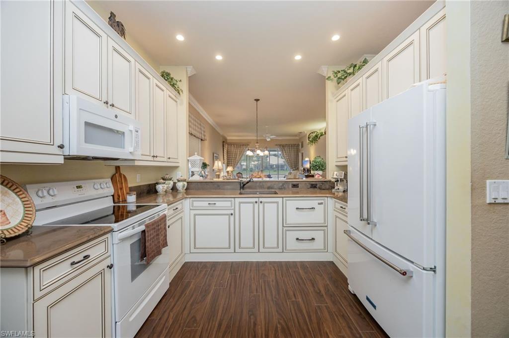 WELLINGTON AT LONE OAK - Residential