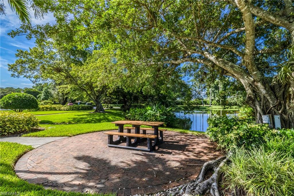 WELLINGTON AT LONE OAK - Residential