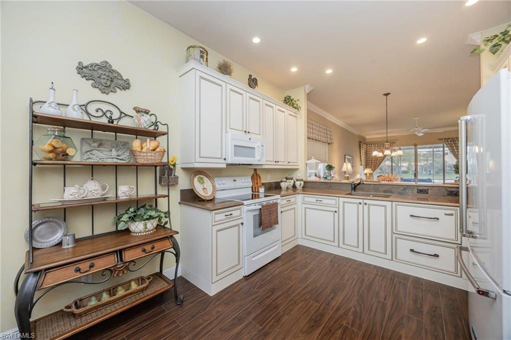 WELLINGTON AT LONE OAK - Residential