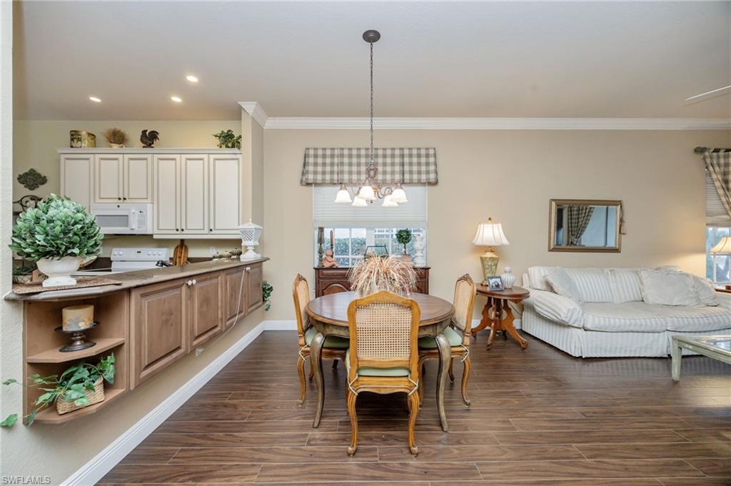 WELLINGTON AT LONE OAK - Residential