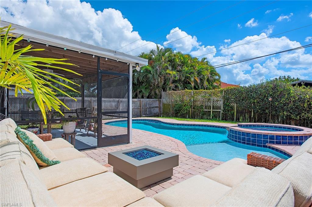 NAPLES PARK - Residential