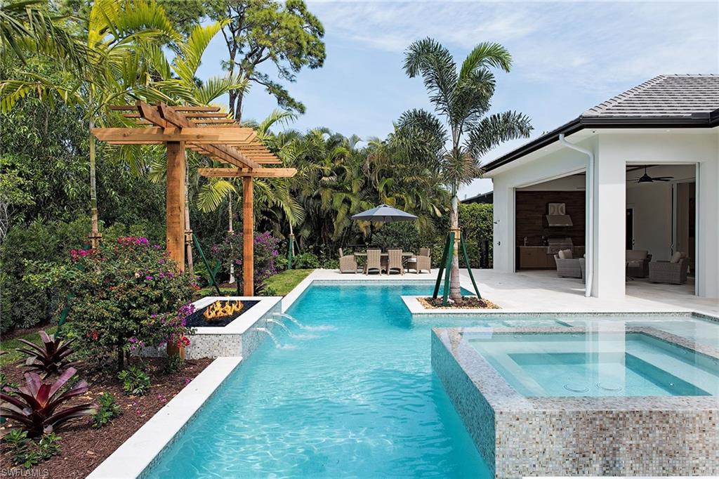 MOORINGS - Residential