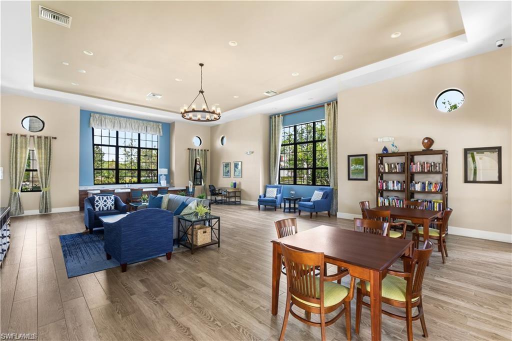 CARRIAGE HOMES AT LIVINGSTON LAKES - Residential Lease