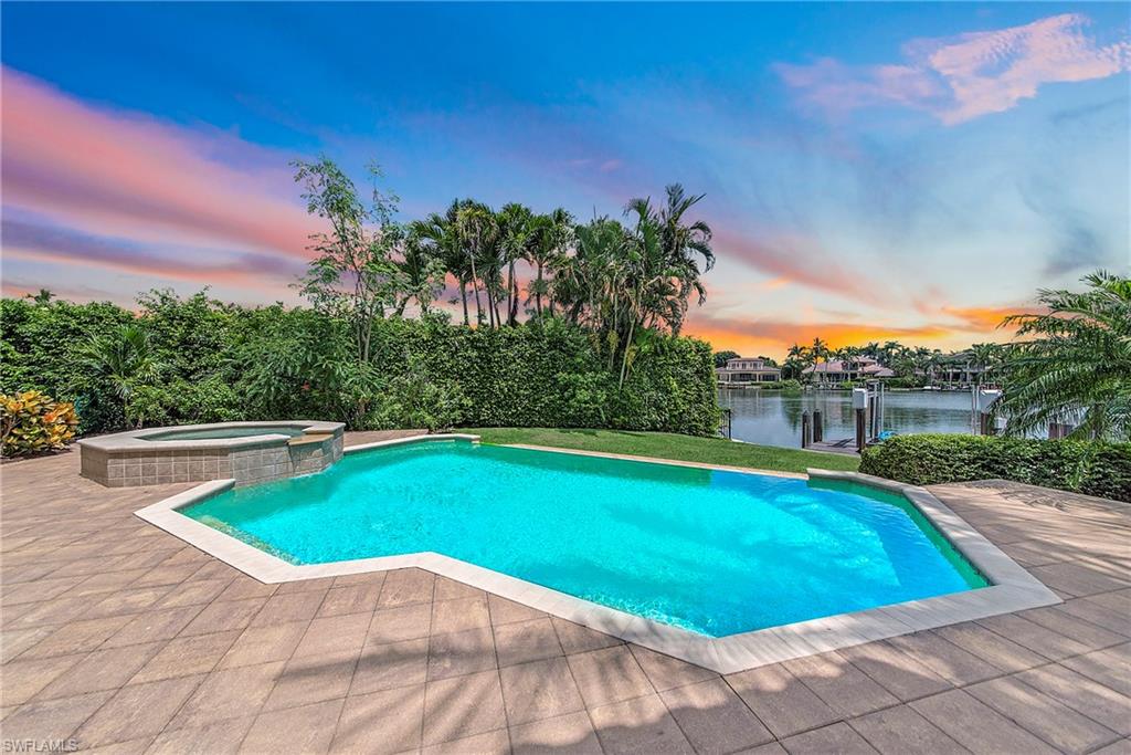 MOORINGS - Residential