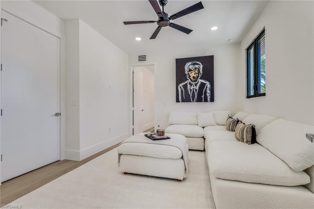 LAKE PARK - Residential