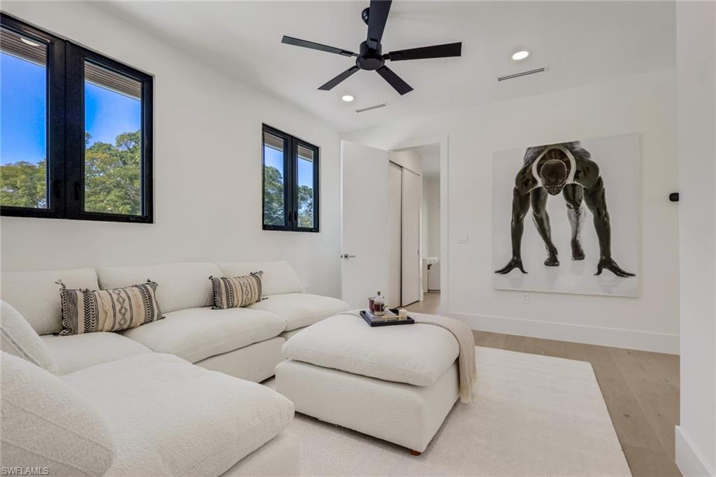 LAKE PARK - Residential