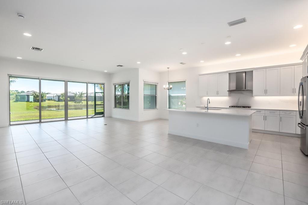 VALENCIA TRAILS - Residential