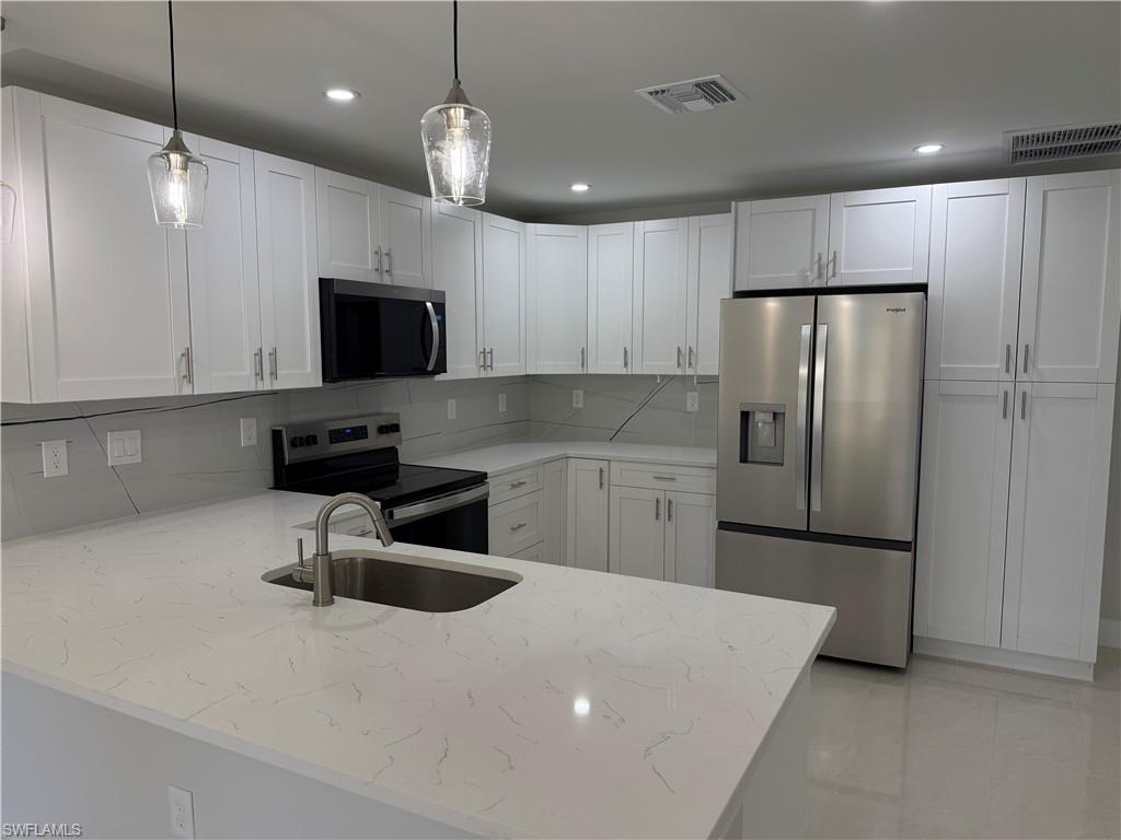 MIRROR LAKES - Residential