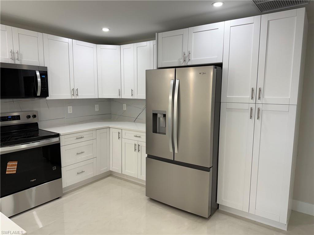 MIRROR LAKES - Residential