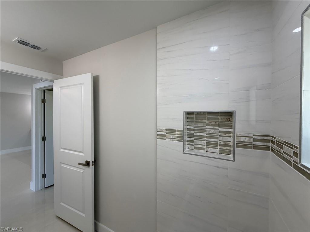 MIRROR LAKES - Residential