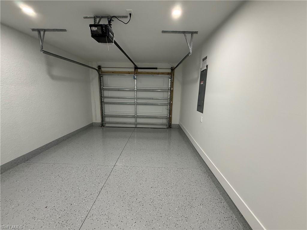 MIRROR LAKES - Residential