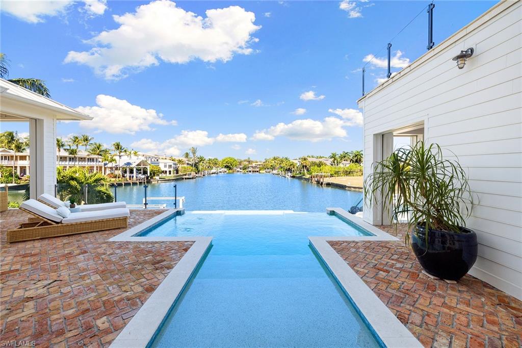 AQUALANE SHORES - Residential