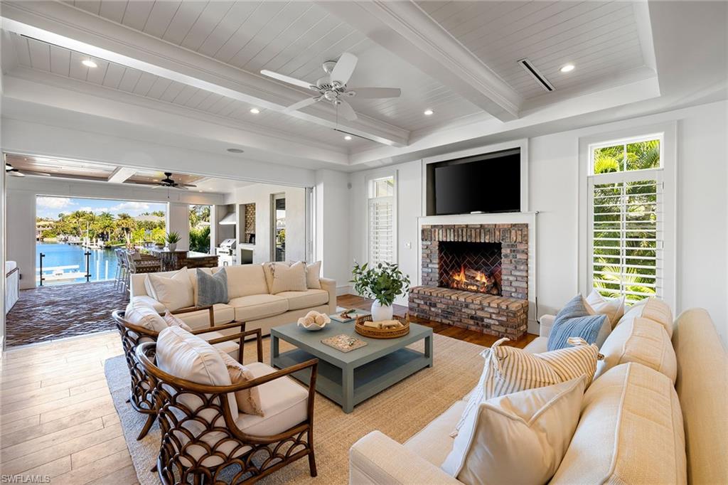 AQUALANE SHORES - Residential