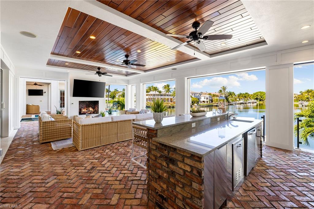 AQUALANE SHORES - Residential