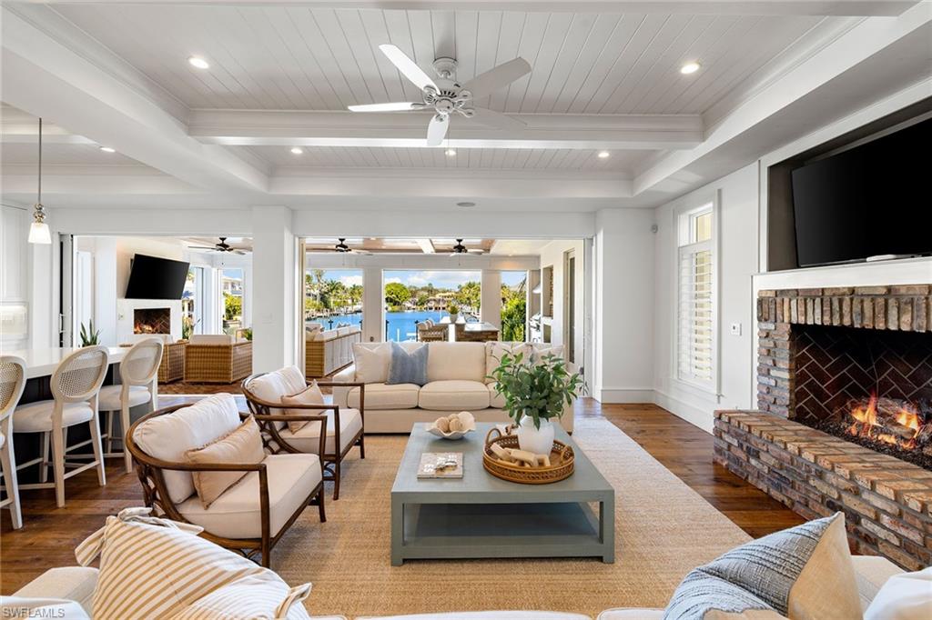 AQUALANE SHORES - Residential