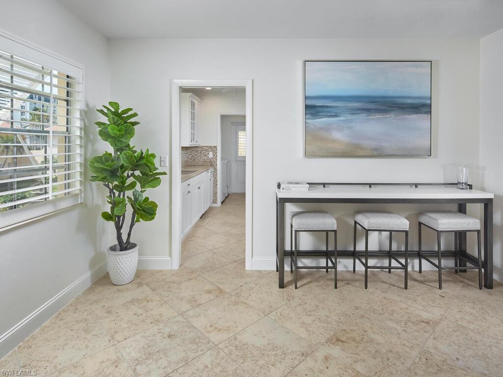 HOLLY GREENS VILLA - Residential