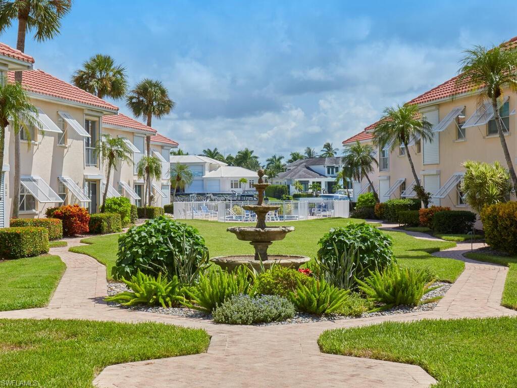 HOLLY GREENS VILLA - Residential