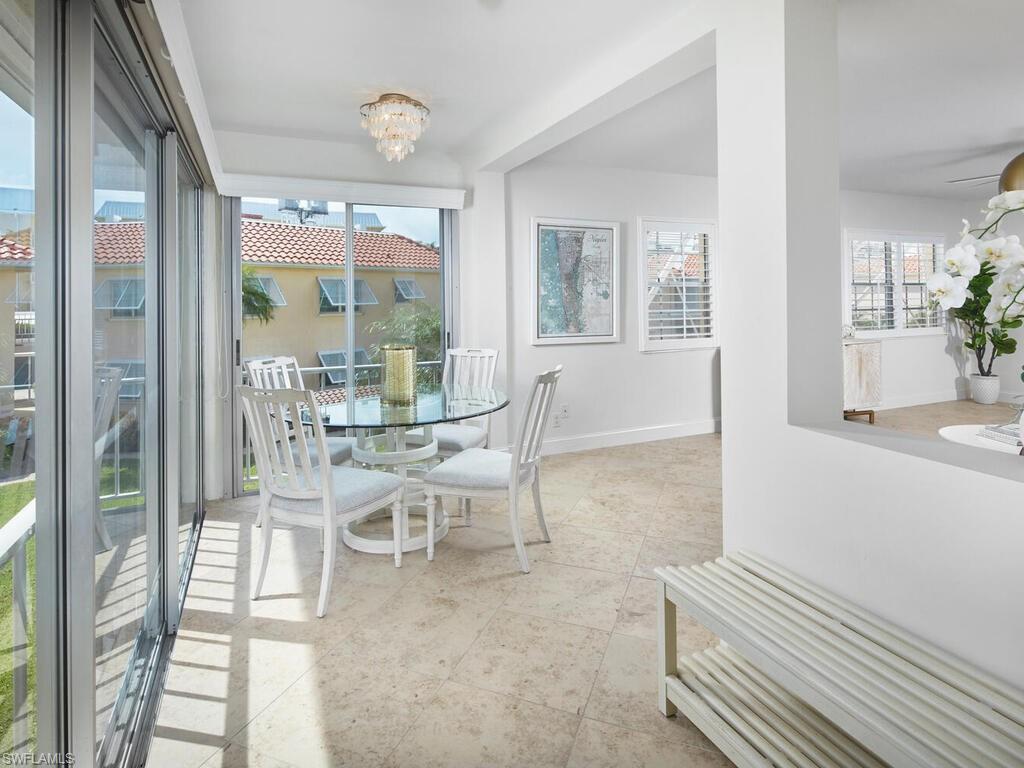 HOLLY GREENS VILLA - Residential