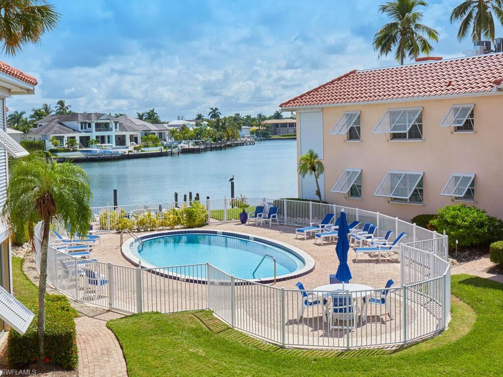 HOLLY GREENS VILLA - Residential