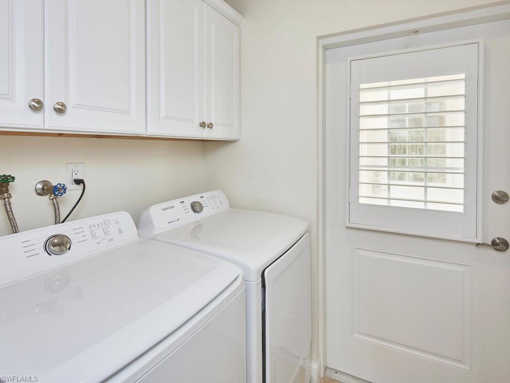 HOLLY GREENS VILLA - Residential