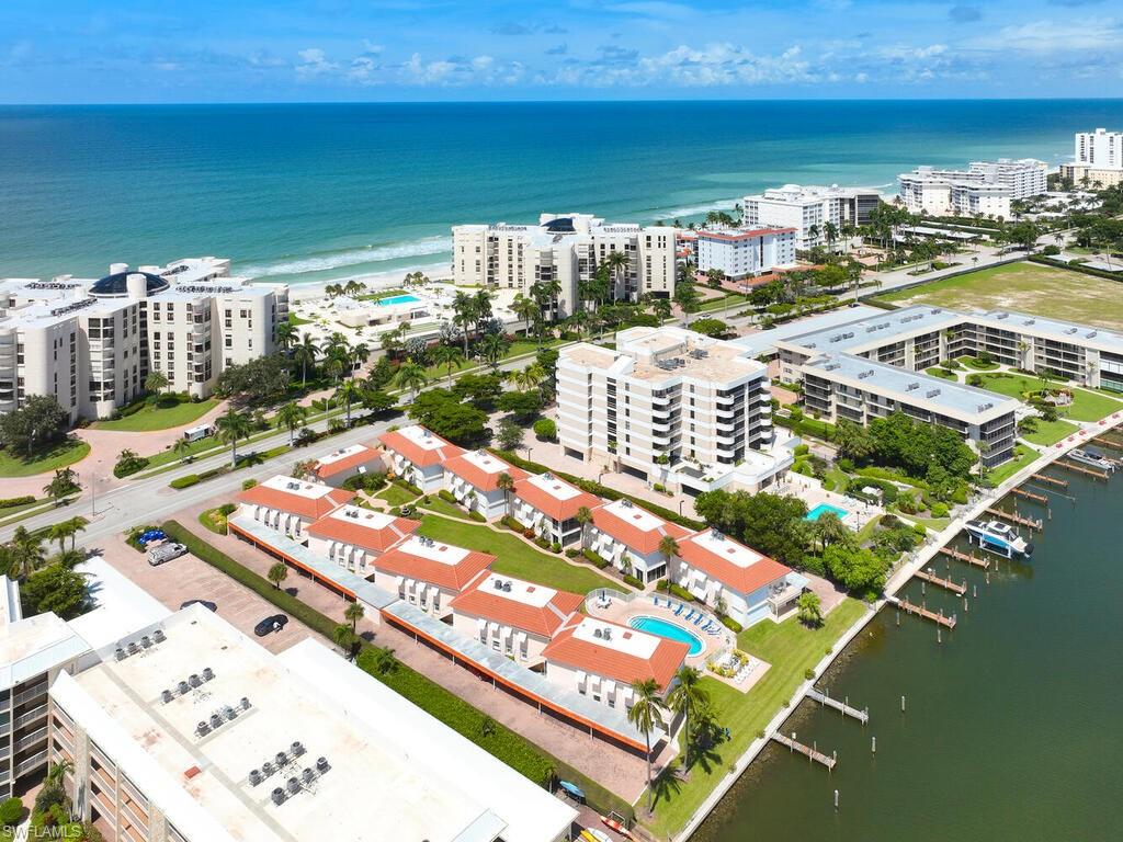 HOLLY GREENS VILLA - Residential