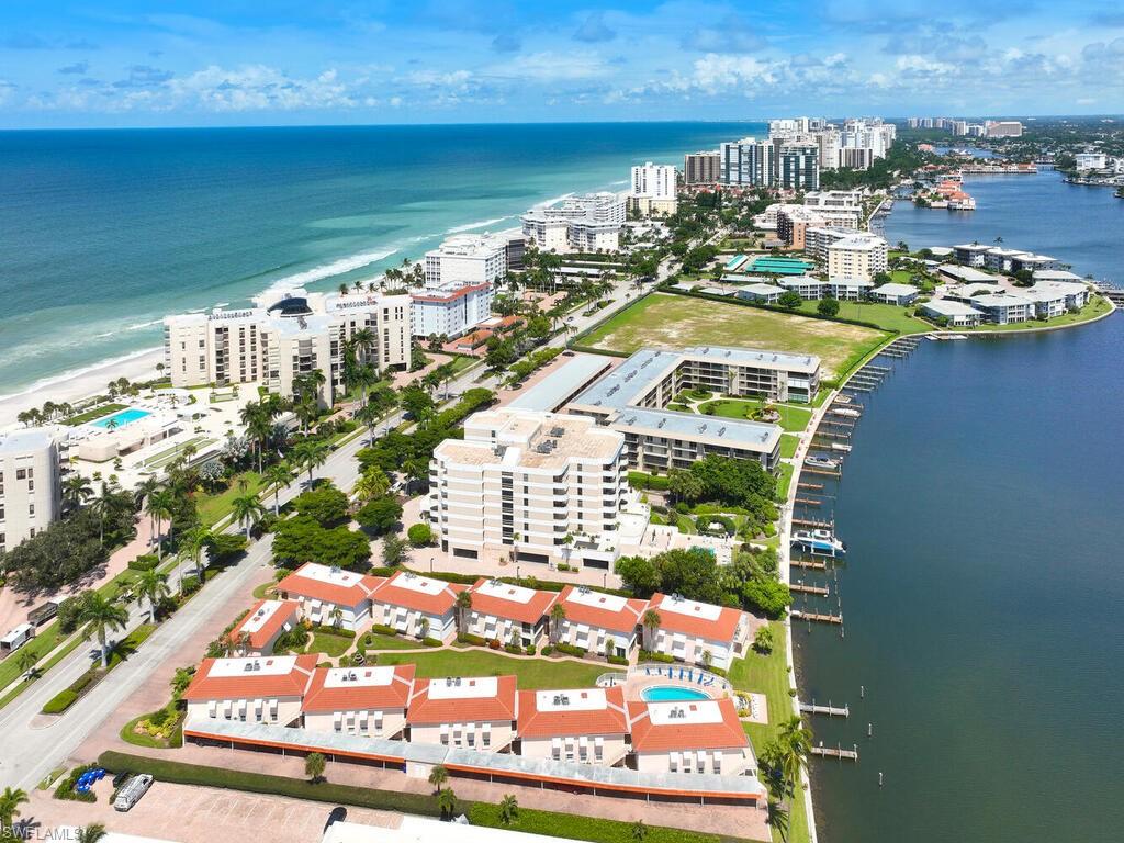 HOLLY GREENS VILLA - Residential