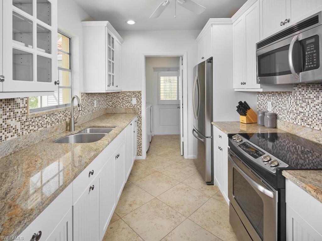 HOLLY GREENS VILLA - Residential