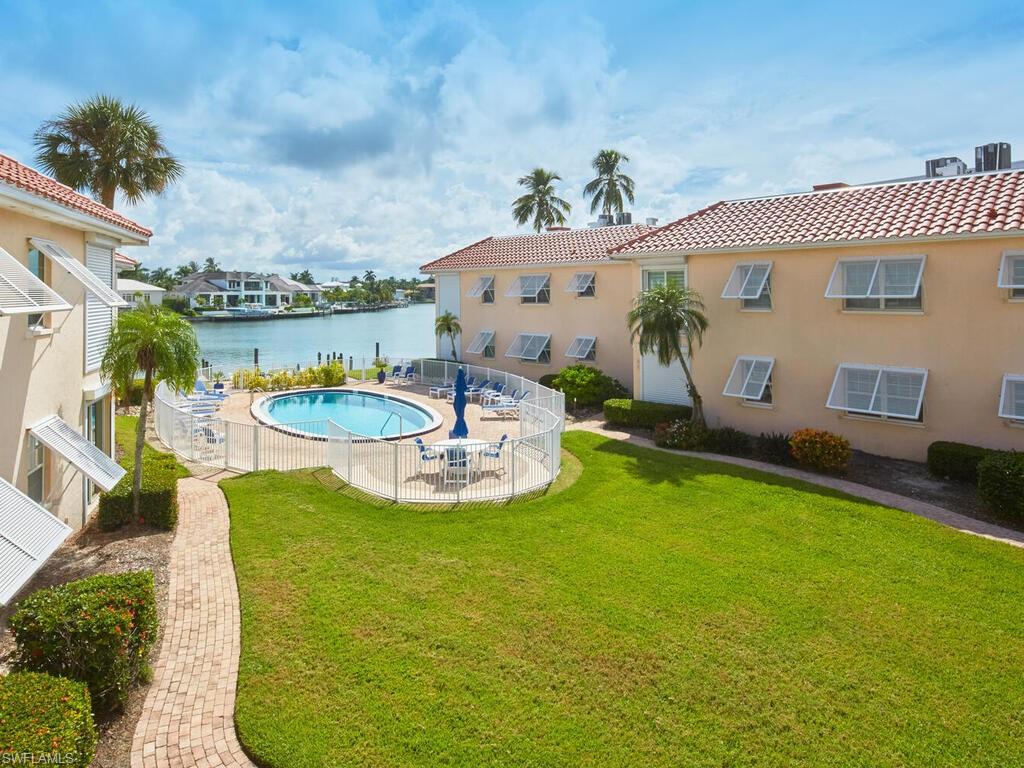 HOLLY GREENS VILLA - Residential