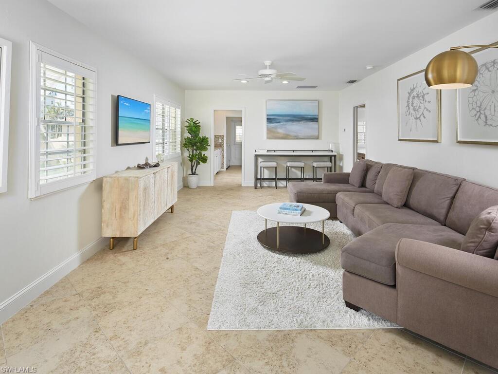 HOLLY GREENS VILLA - Residential