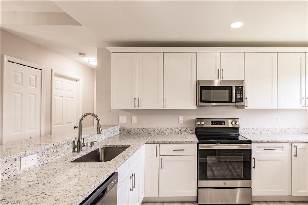 SAN CARLOS PARK - Residential