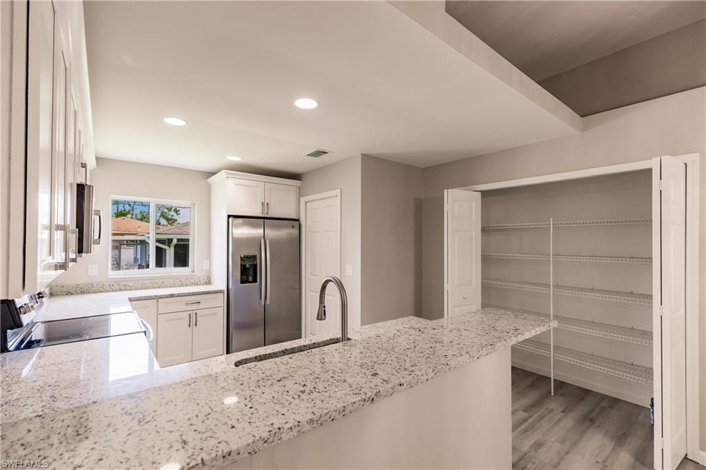 SAN CARLOS PARK - Residential