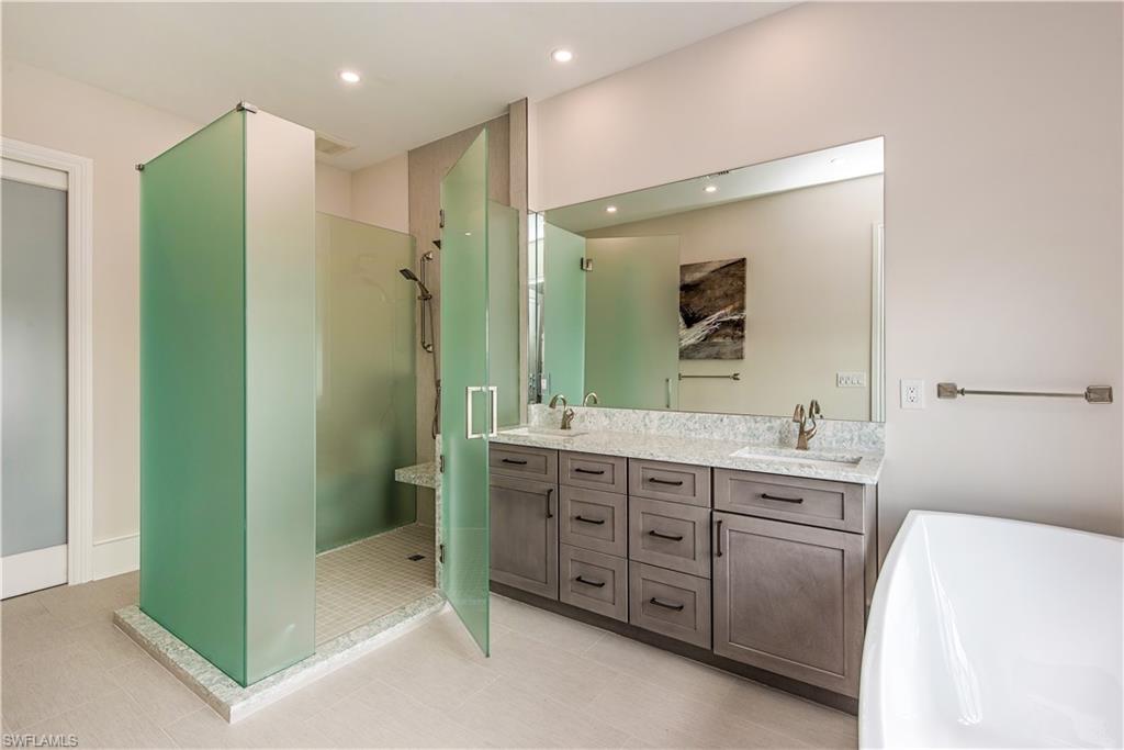 VENETIAN VILLAS - Residential