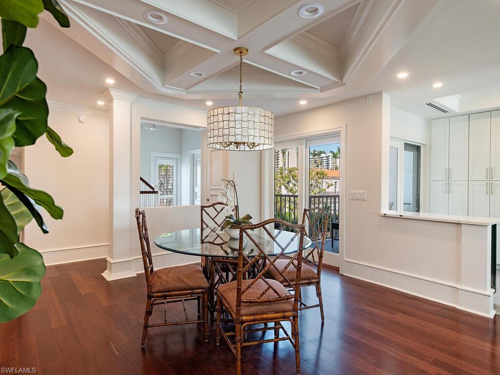 VENETIAN VILLAS - Residential