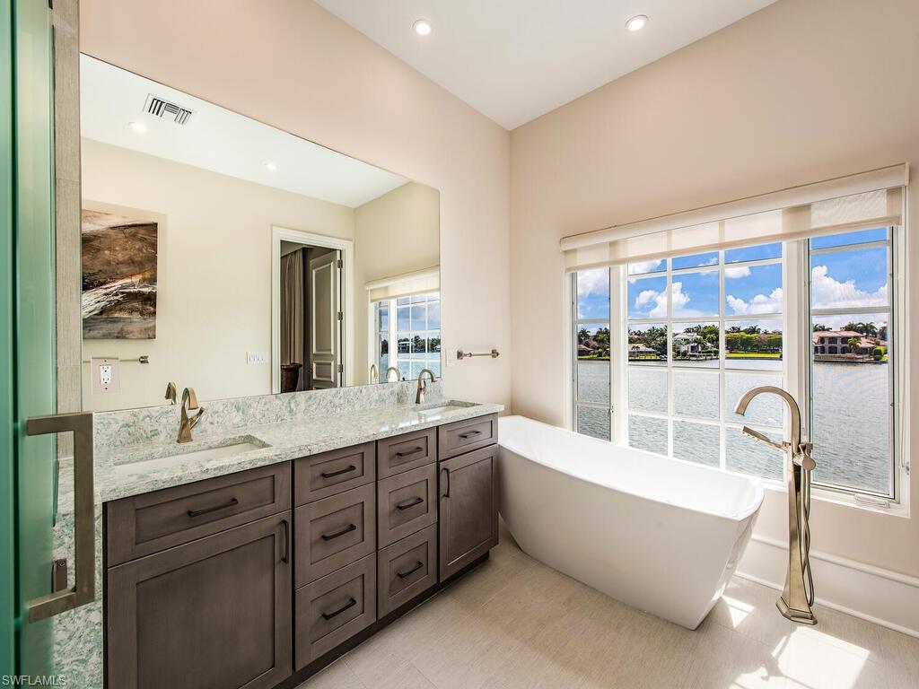 VENETIAN VILLAS - Residential