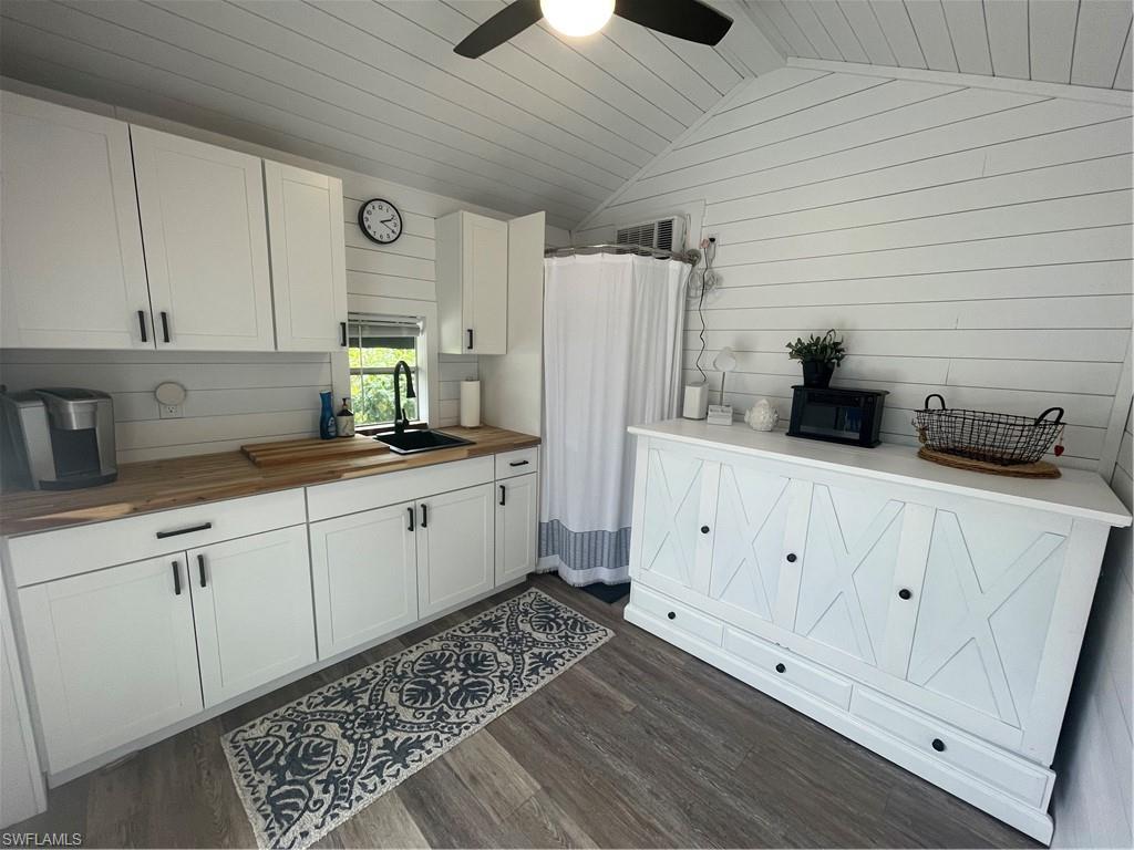 PELICAN LAKE RV RESORT - Land