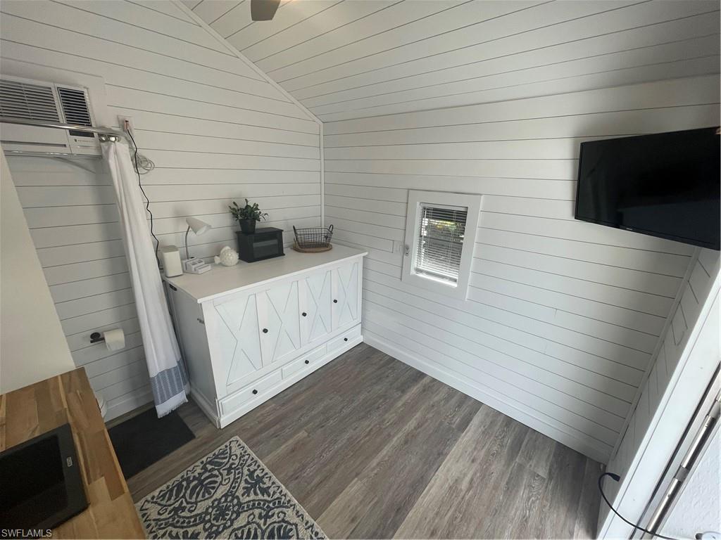 PELICAN LAKE RV RESORT - Land