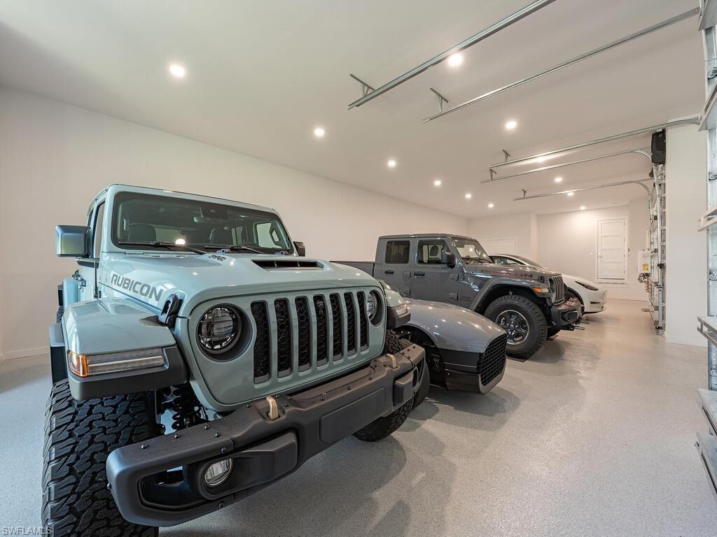 LIVINGSTON WOODS - Residential