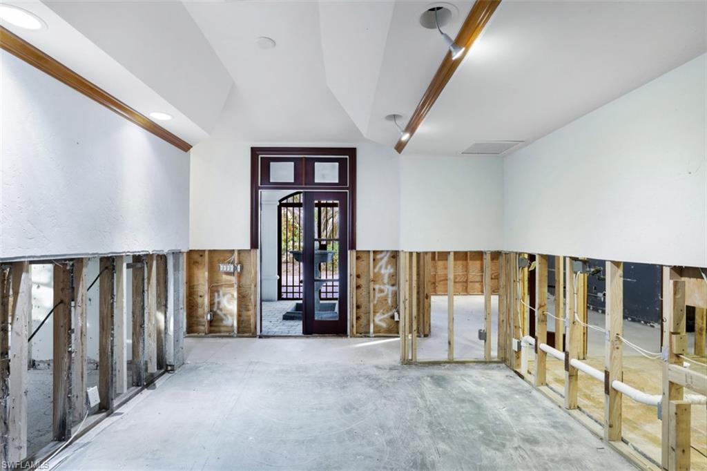 OLDE NAPLES - Residential