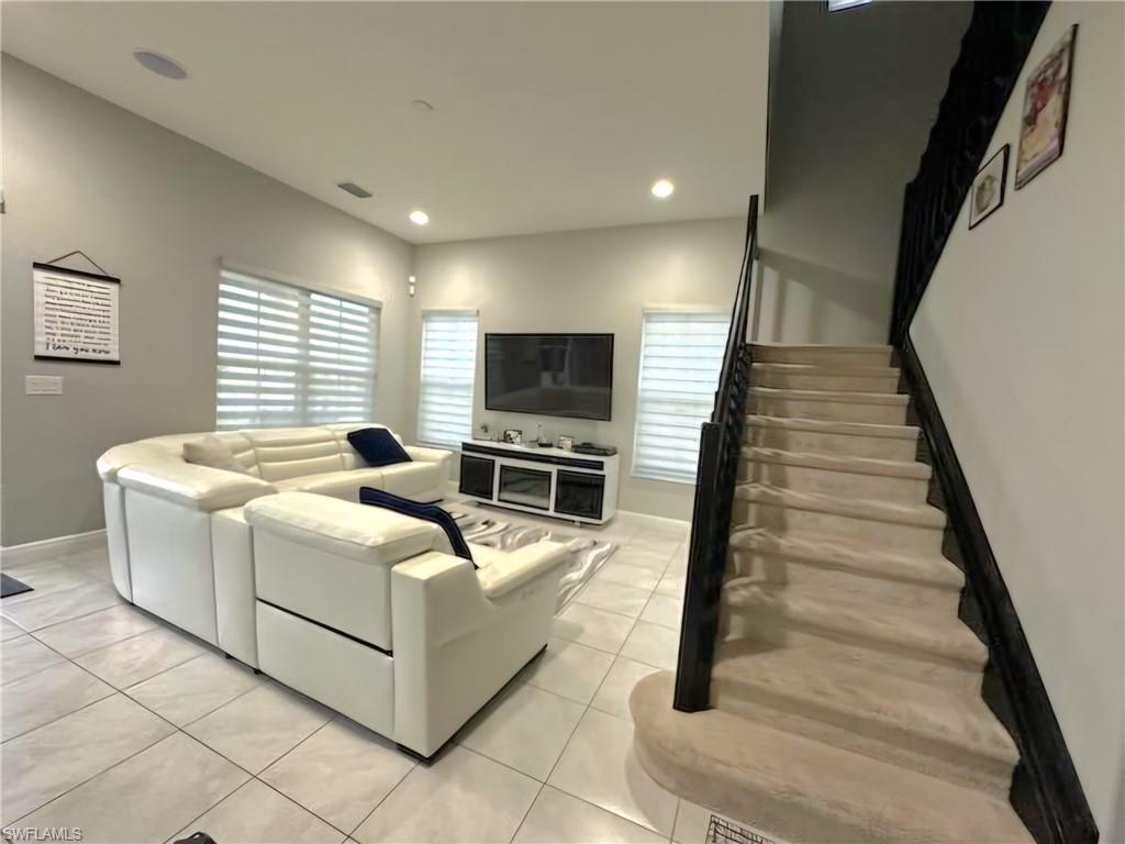 5211 Monza CT