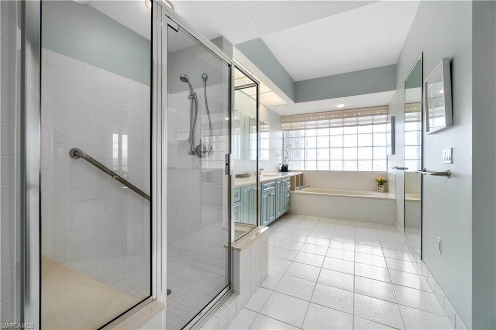 BAREFOOT BEACH CLUB - Residential