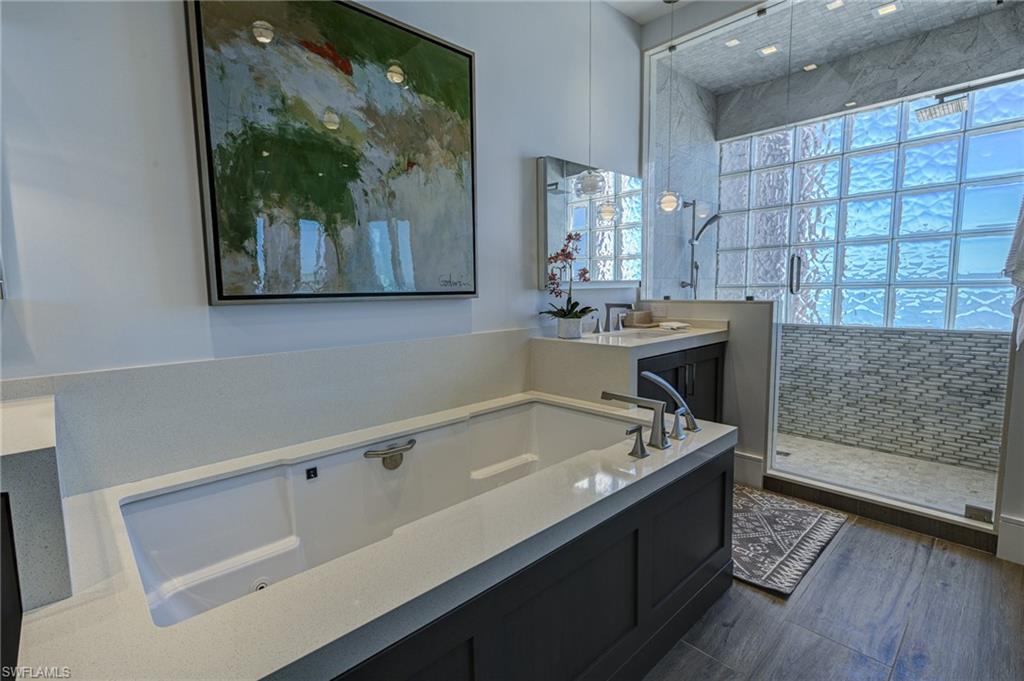 BAREFOOT BEACH CLUB - Residential