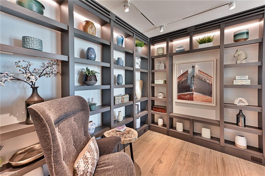 BAREFOOT BEACH CLUB - Residential