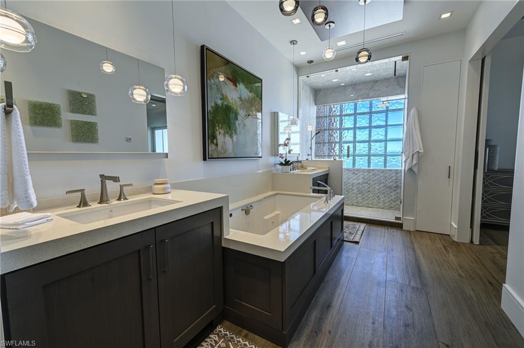 BAREFOOT BEACH CLUB - Residential