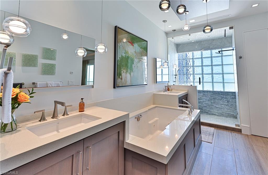 BAREFOOT BEACH CLUB - Residential