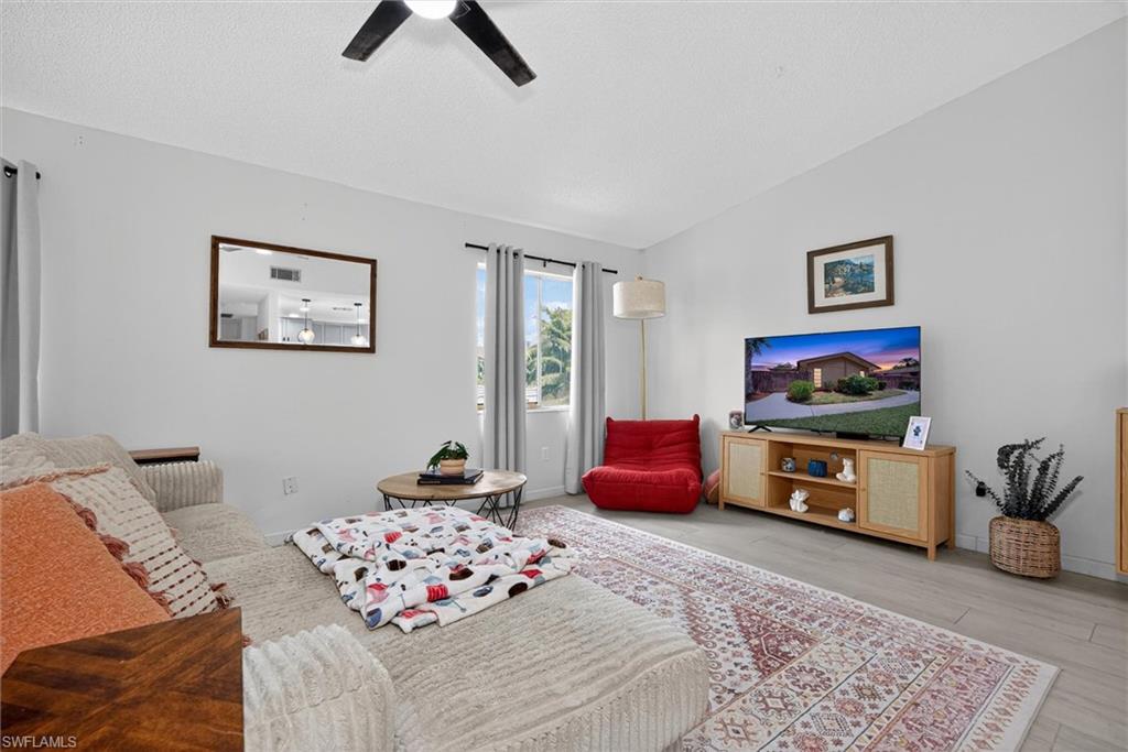 ROYAL WOODS - Residential