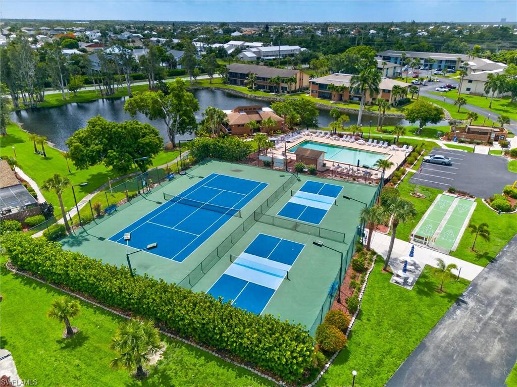 ROYAL WOODS - Residential