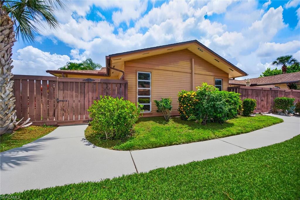 ROYAL WOODS - Residential