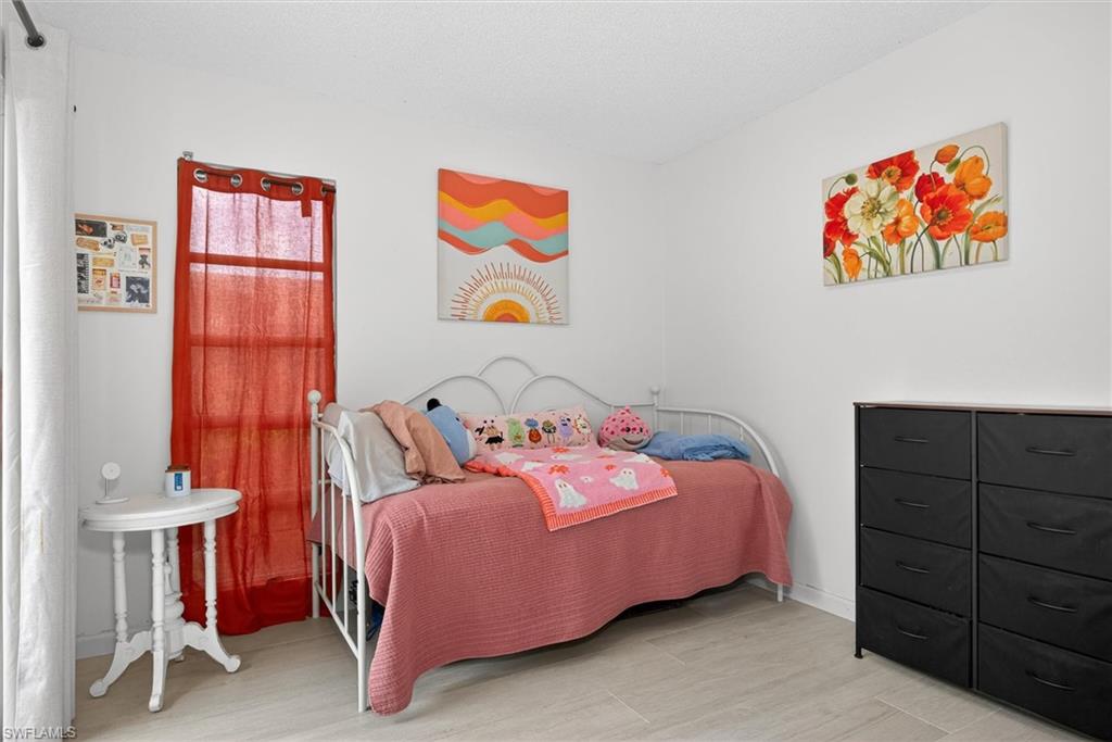 ROYAL WOODS - Residential
